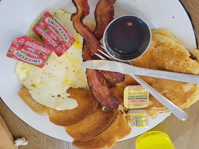 Breakfast That Tastes Like Someone Actually Cooked It