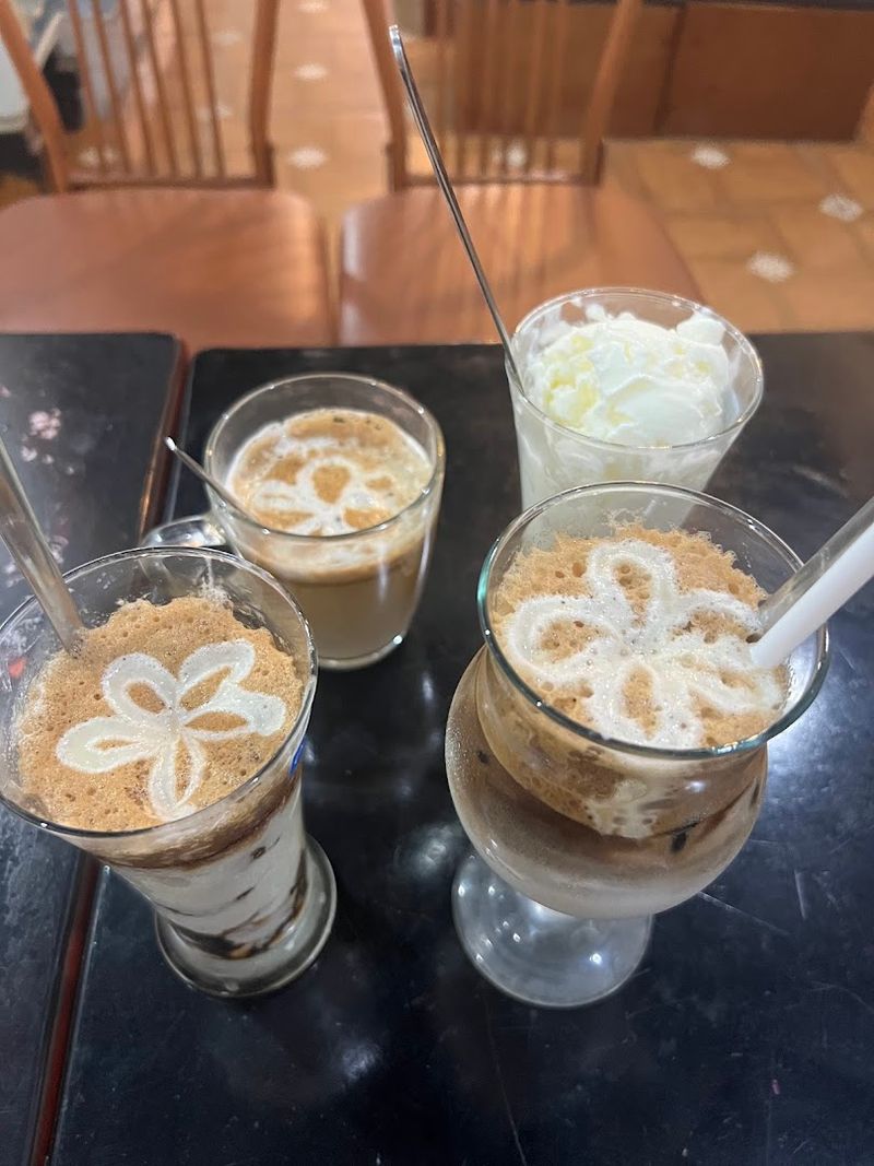 Cafe Duy Trí, Hanoi, Vietnam Cafe Duy Trí, Hanoi, Vietnam