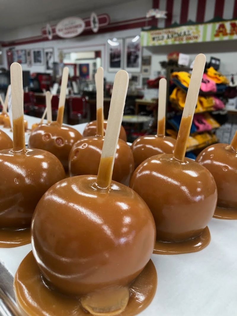 Caramel Apples That Regulars Call the Best They Have Ever Had