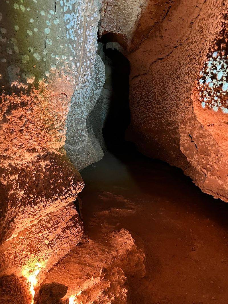 Classic Formations That Fill Every Chamber Classic Formations That Fill Every Chamber