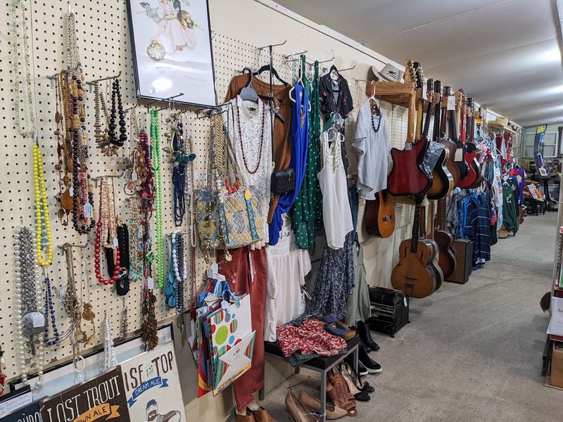Clothing, Shoes, and Vintage Fashion Finds Clothing, Shoes, and Vintage Fashion Finds