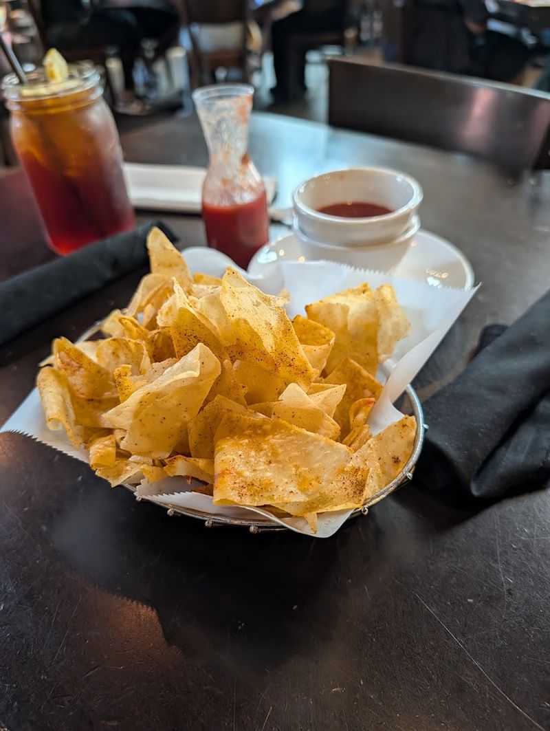 Complimentary Chips and Salsa That Start Every Table Right Complimentary Chips and Salsa That Start Every Table Right