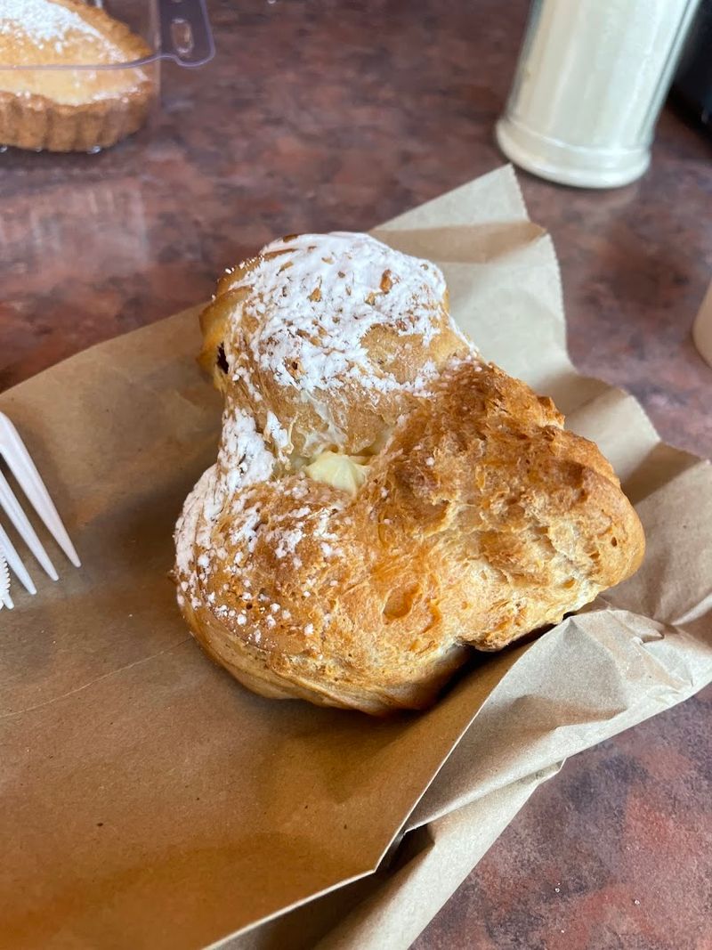 Cream Puffs That Have Earned a Devoted Following Cream Puffs That Have Earned a Devoted Following