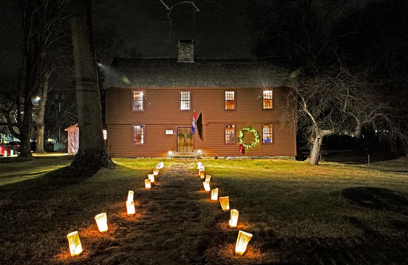 Deacon John Graves House, Guilford, Connecticut (1681) Deacon John Graves House, Guilford, Connecticut (1681)