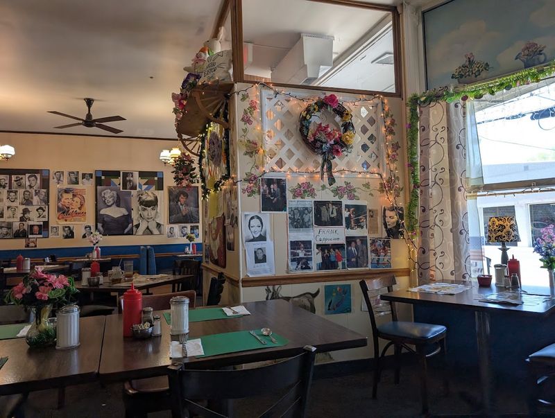 Decor That Tells Its Own Story Decor That Tells Its Own Story