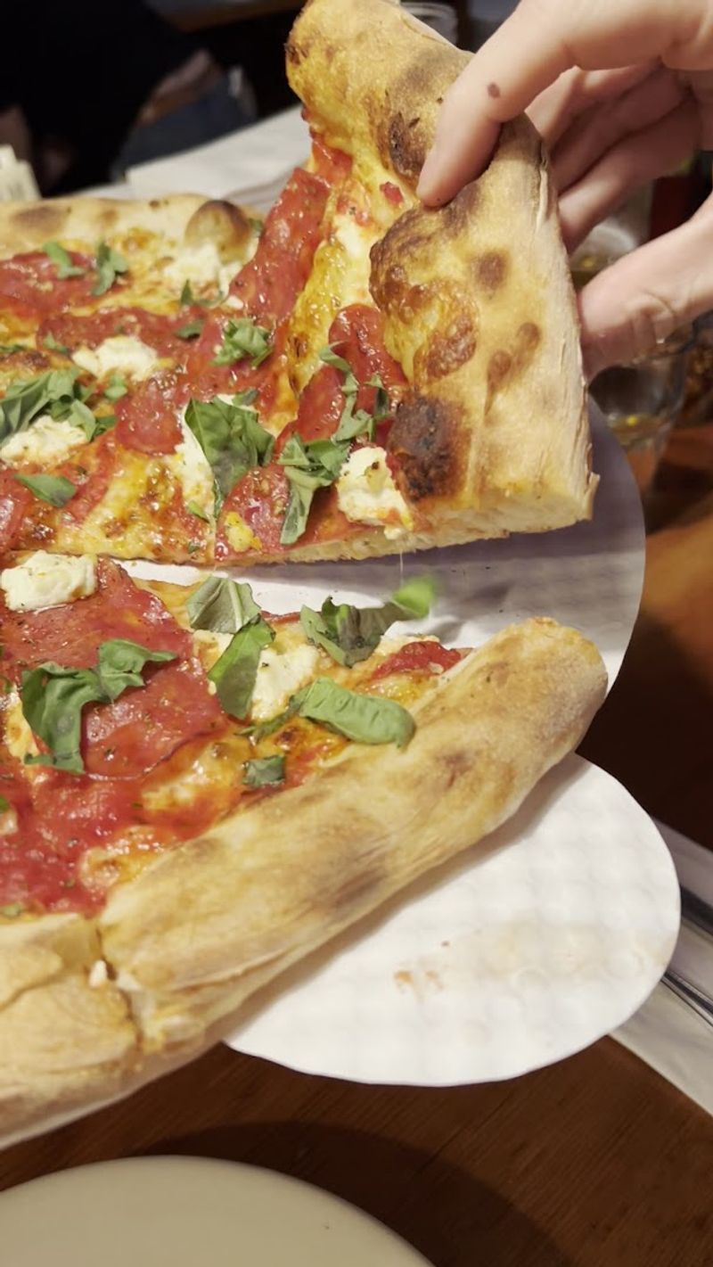 Dining In Versus Taking Your Pizza To Go