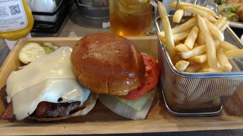Dining that keeps pace with your day Dining that keeps pace with your day