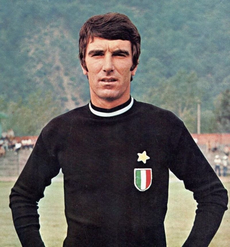Dino Zoff (Italy) - 40 years, 133 days (1982) Dino Zoff (Italy) - 40 years, 133 days (1982)