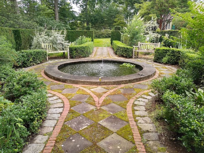 Distinct Garden Rooms That Each Tell a Different Story Distinct Garden Rooms That Each Tell a Different Story