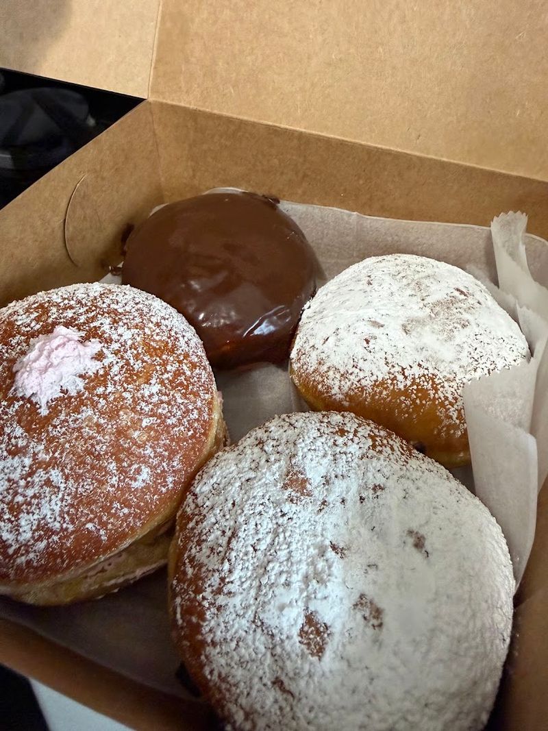 Donuts That Draw a Crowd Donuts That Draw a Crowd