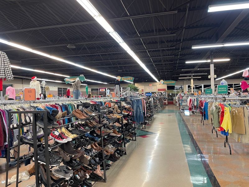 Dressing Rooms and the Try-Before-You-Buy Advantage