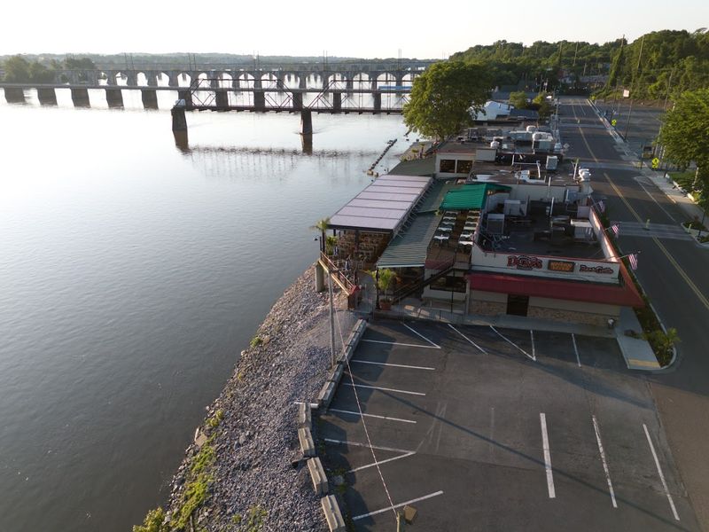Duke's Riverside Bar & Grille, Wormleysburg, Pennsylvania