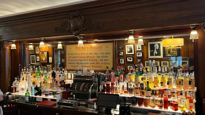 Eight Decades of Chicago History on the Walls