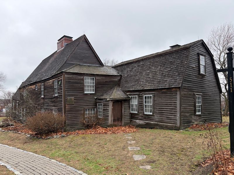 Fairbanks House, Dedham, Massachusetts (c. 1637-1641) Fairbanks House, Dedham, Massachusetts (c. 1637-1641)