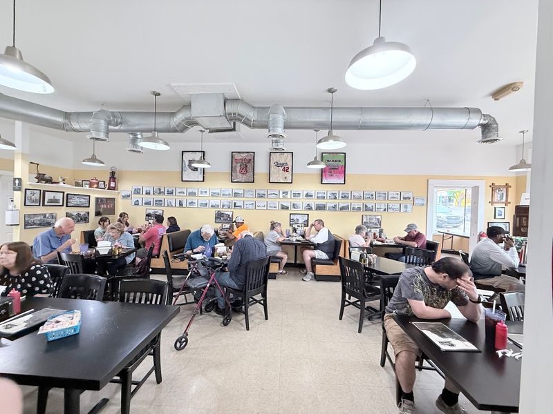 Fast, Friendly Service That Regulars Love