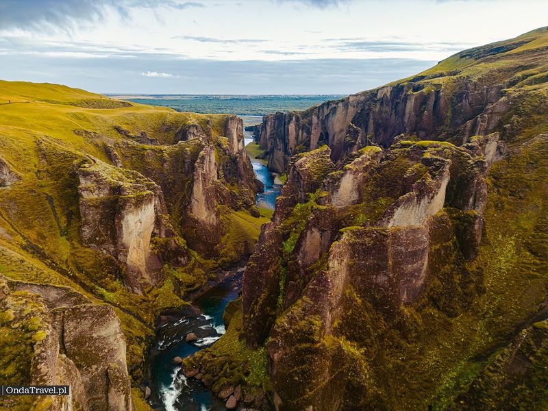 Fjaðrárgljúfur Canyon - South Iceland Fjaðrárgljúfur Canyon - South Iceland