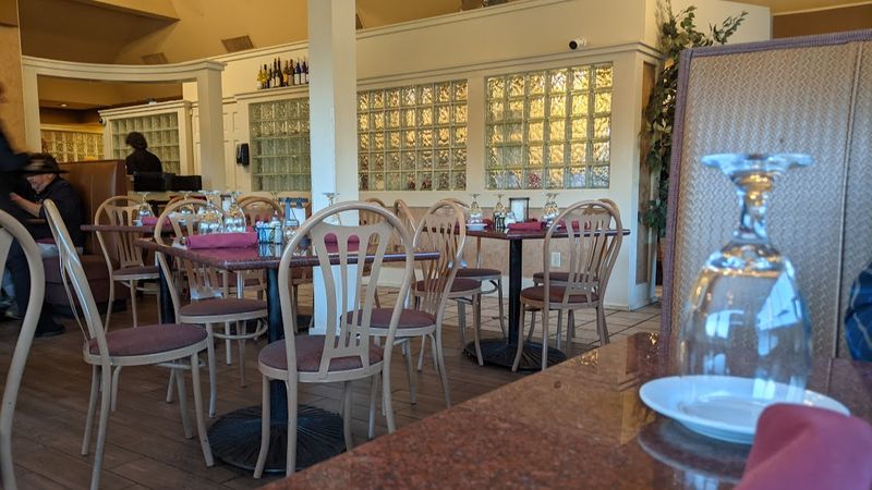 Four Ways to Sit Down and Enjoy Your Meal Four Ways to Sit Down and Enjoy Your Meal