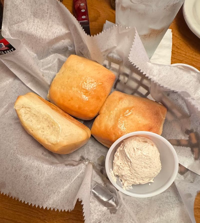 Fresh-Baked Bread That Arrives Before You Even Order Fresh-Baked Bread That Arrives Before You Even Order