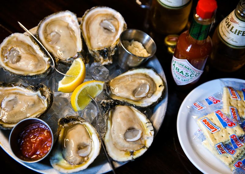 Fresh Oysters That Earn Their Reputation Fresh Oysters That Earn Their Reputation