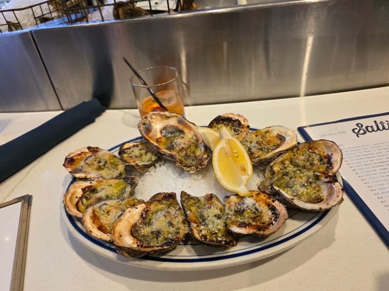 Fresh Oysters That Keep Regulars Coming Back Fresh Oysters That Keep Regulars Coming Back