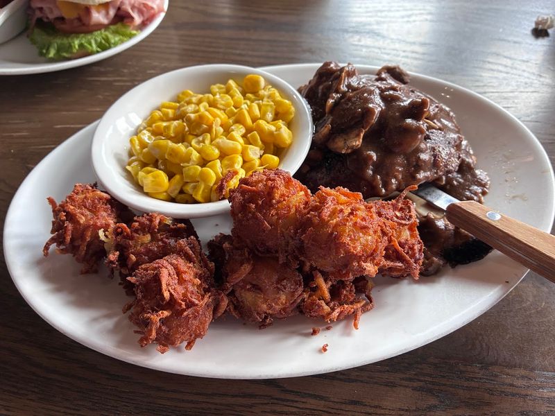 Fried Chicken That Earns Its Reputation Fried Chicken That Earns Its Reputation