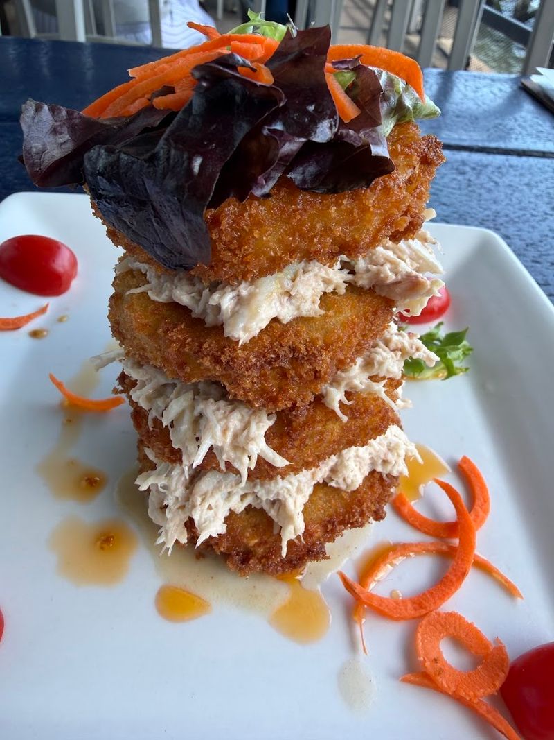 Fried Green Tomatoes With a Crab Topping Worth Ordering