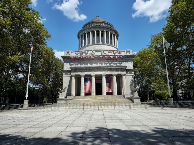 Grant's Tomb, New York City, USA Grant's Tomb, New York City, USA