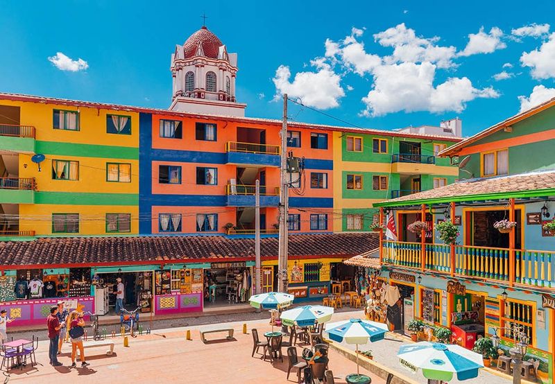 Guatapé, Colombia: Facades Decorated With Colorful Zócalos