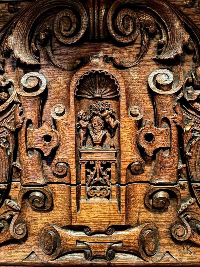 Hand-Carved Woodwork That Took Years to Complete Hand-Carved Woodwork That Took Years to Complete