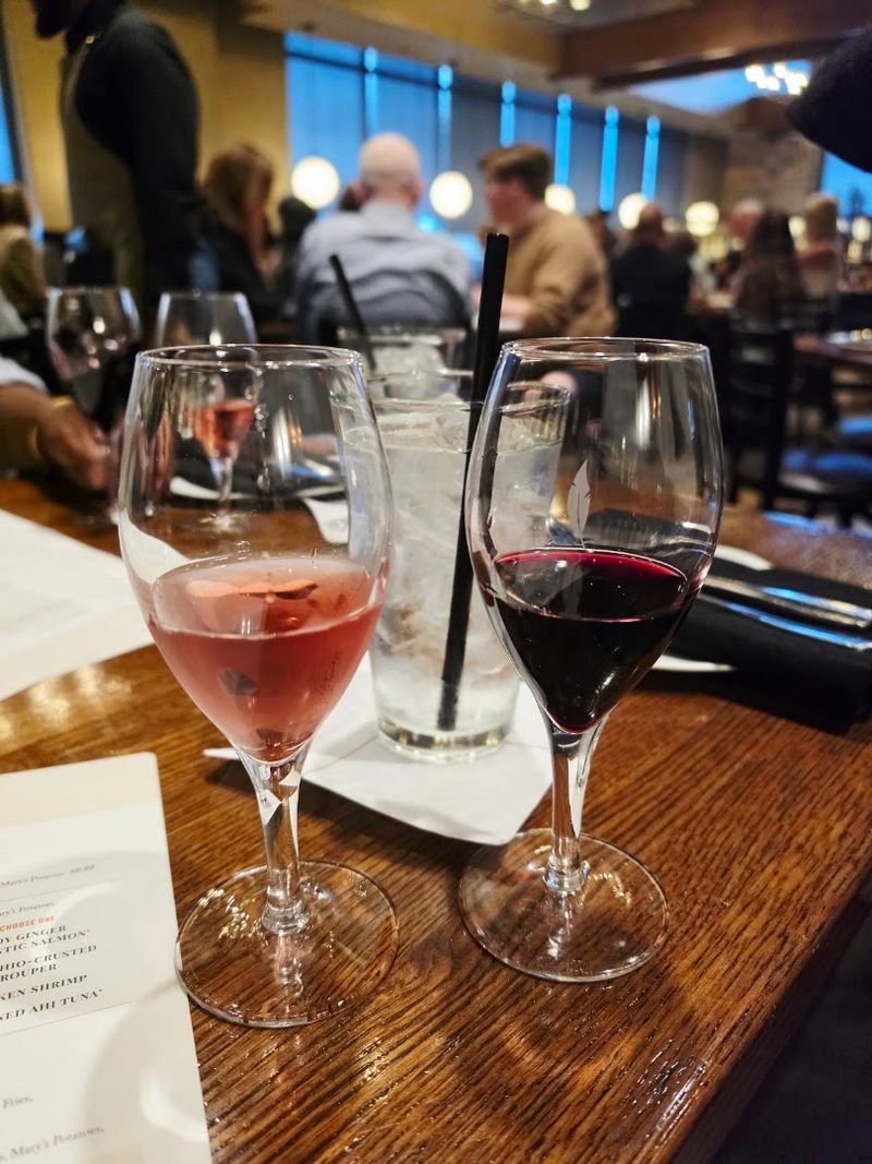 Happy Hour That Makes the Middle of the Week Feel Special Happy Hour That Makes the Middle of the Week Feel Special