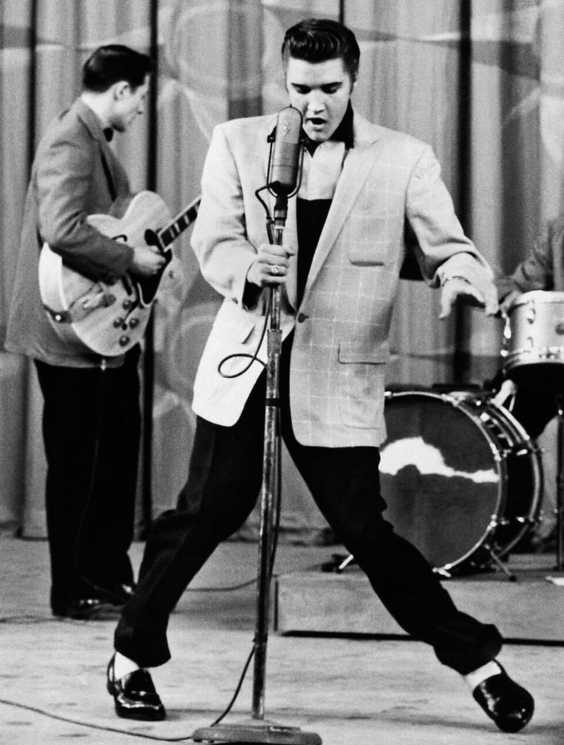 Heartbreak Hotel by Elvis Presley (1956) Heartbreak Hotel by Elvis Presley (1956)