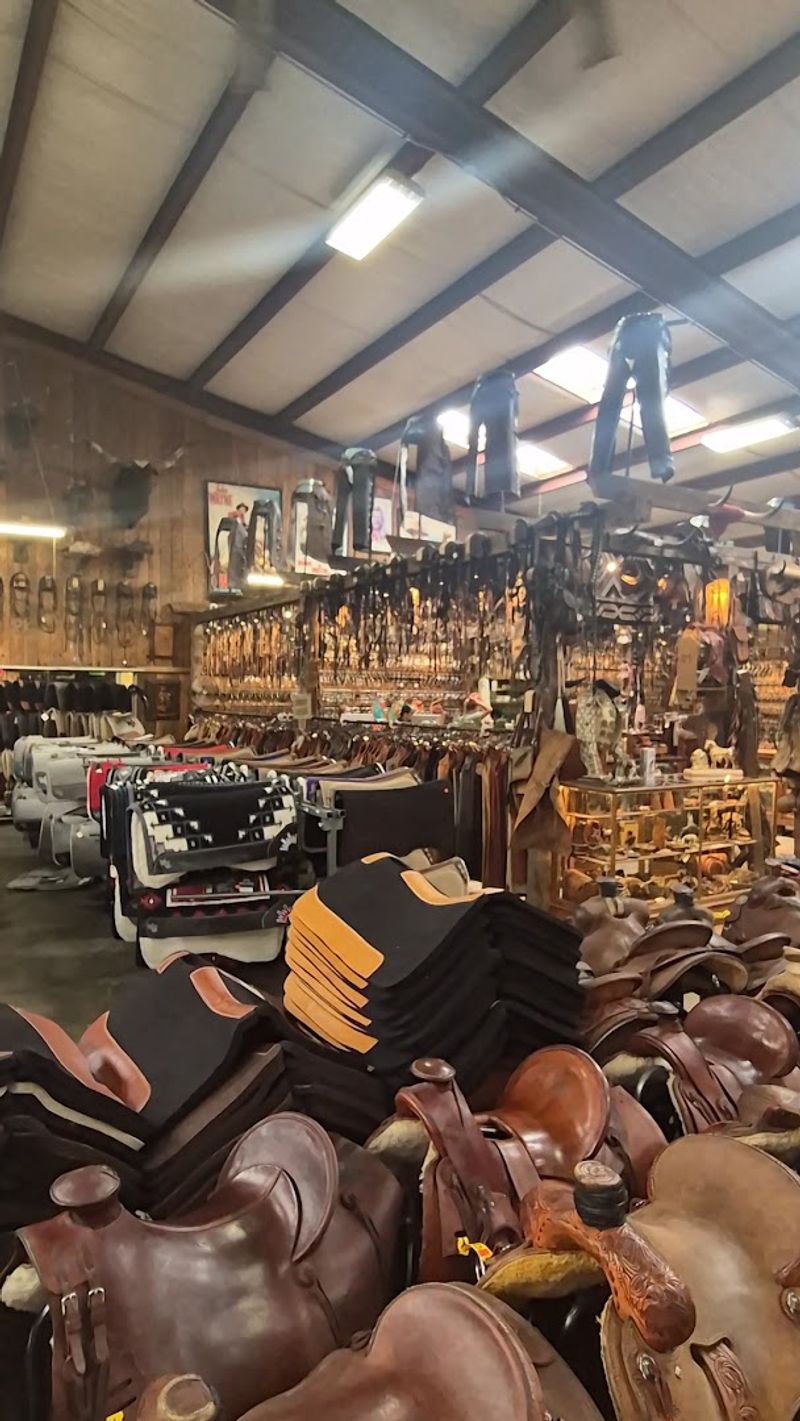 High-End Art and Bronze Sculptures on Display High-End Art and Bronze Sculptures on Display