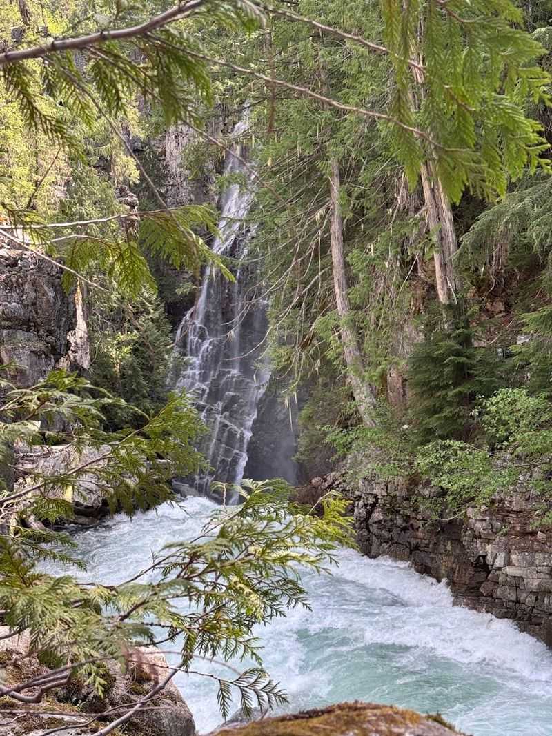 Hiking the Agnes Gorge Trail: Solitude Delivered Fresh Daily