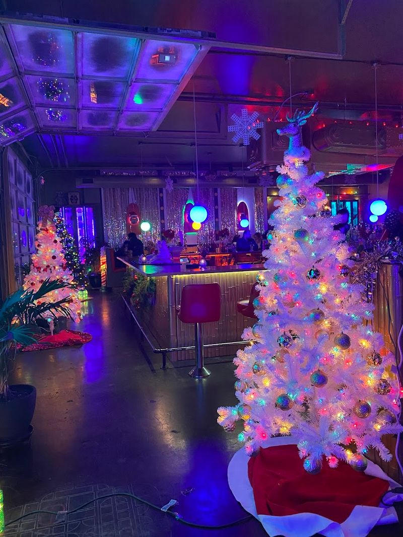Holiday Pop-Ups That Transform the Entire Space