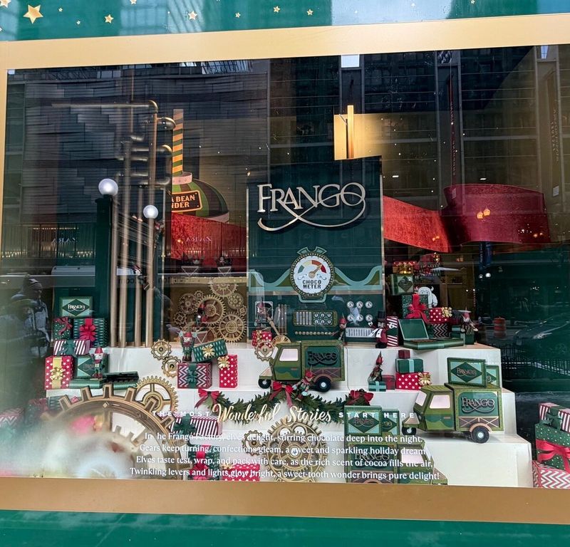 Holiday Window Displays and Seasonal Traditions Holiday Window Displays and Seasonal Traditions
