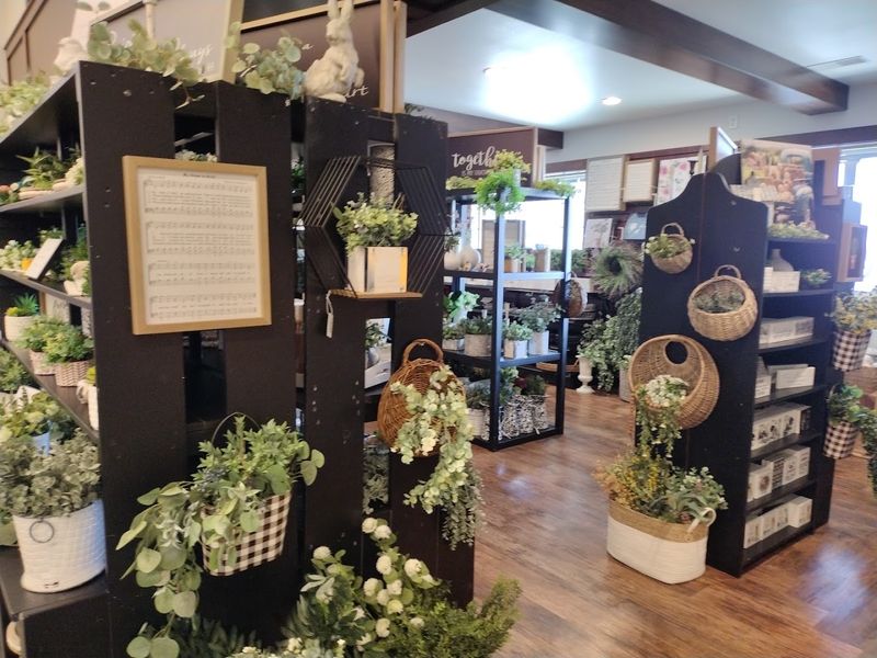 Home Decor and Seasonal Finds Worth Browsing Home Decor and Seasonal Finds Worth Browsing