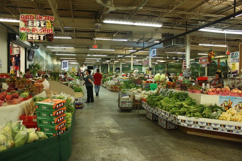 How Hmong Village Compares to Seasonal Outdoor Markets