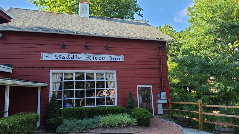 How Saddle River Inn Compares to the Big City Competition How Saddle River Inn Compares to the Big City Competition