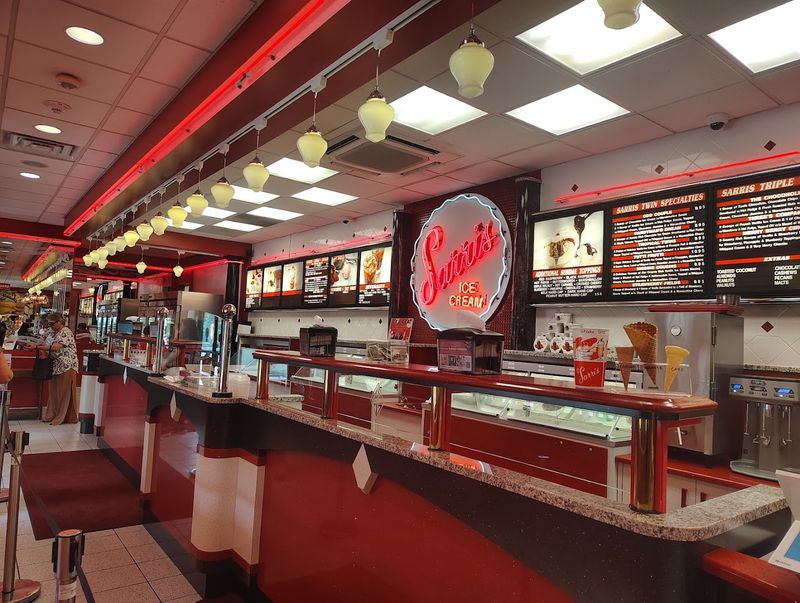 How Sarris Candies Became a Community Institution How Sarris Candies Became a Community Institution