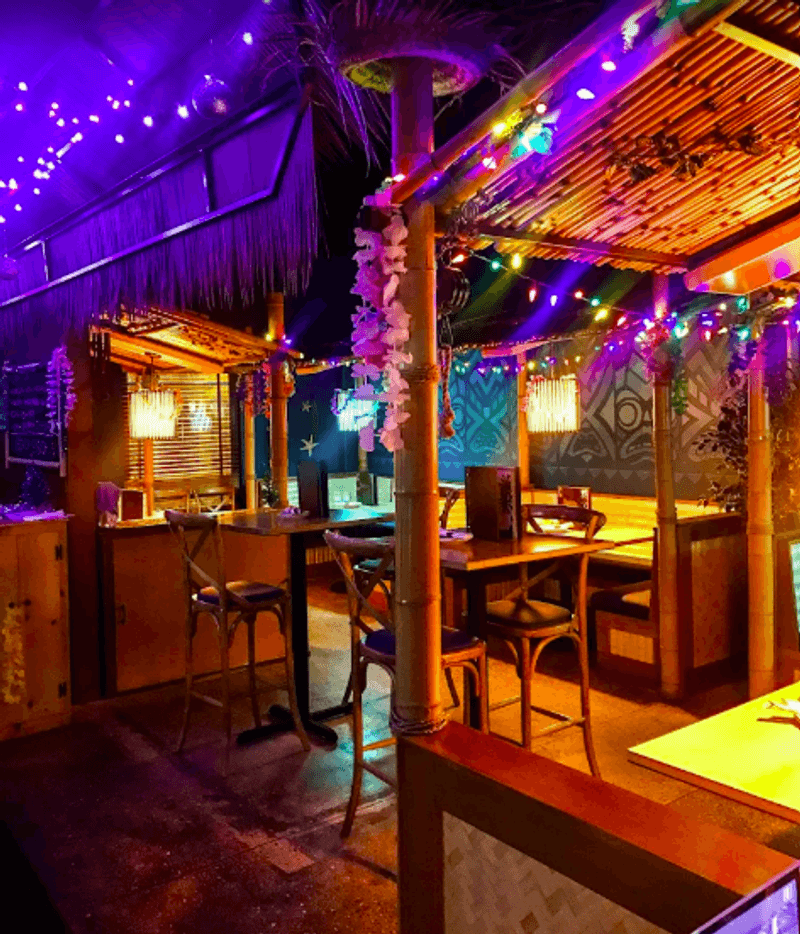 How the Tiki Setting Shapes the Experience