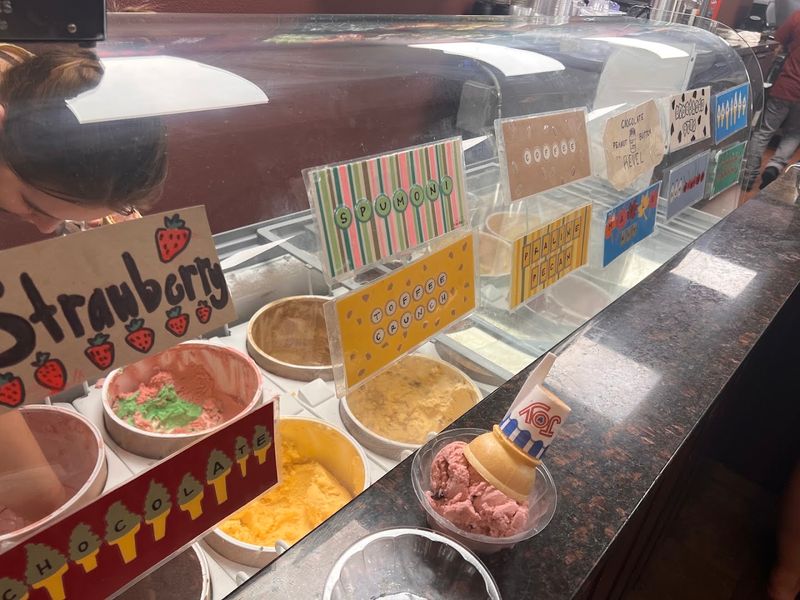 Ice Cream That Finishes the Meal on a High Note Ice Cream That Finishes the Meal on a High Note