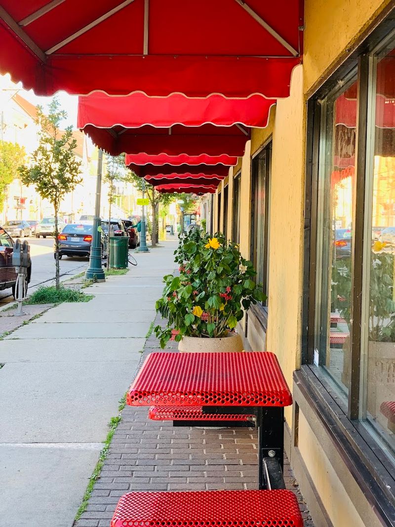 Indoor Seating and the Sidewalk Tables Indoor Seating and the Sidewalk Tables