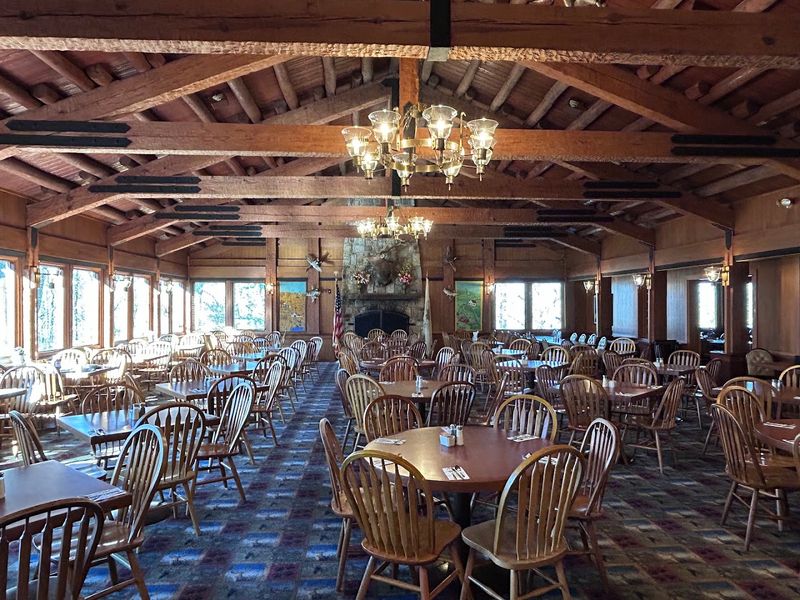 Inside the Dining Hall: Atmosphere Worth Savoring Inside the Dining Hall: Atmosphere Worth Savoring