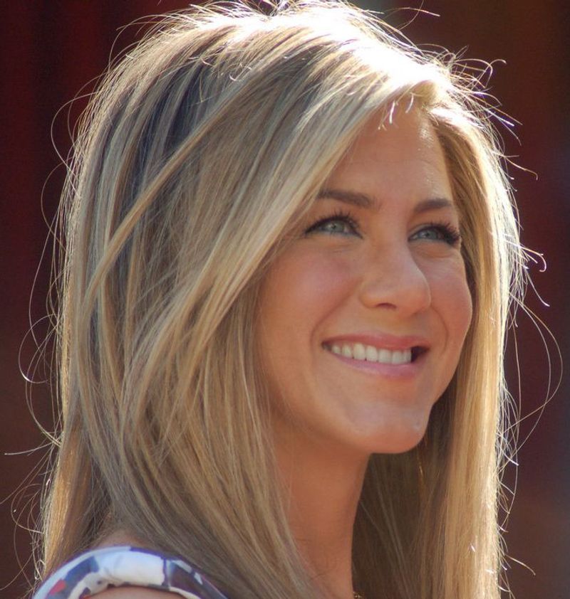Jennifer Aniston Made Calls as a Telemarketer Jennifer Aniston Made Calls as a Telemarketer