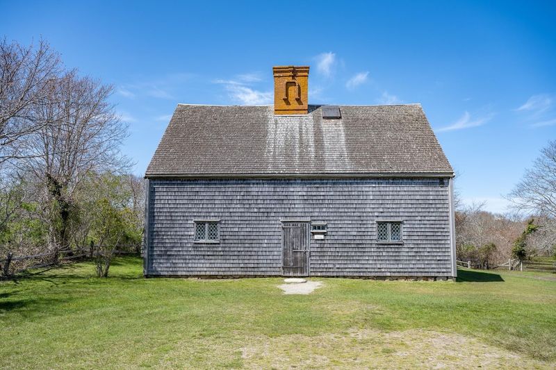 Jethro Coffin House, Nantucket, Massachusetts (1686) Jethro Coffin House, Nantucket, Massachusetts (1686)