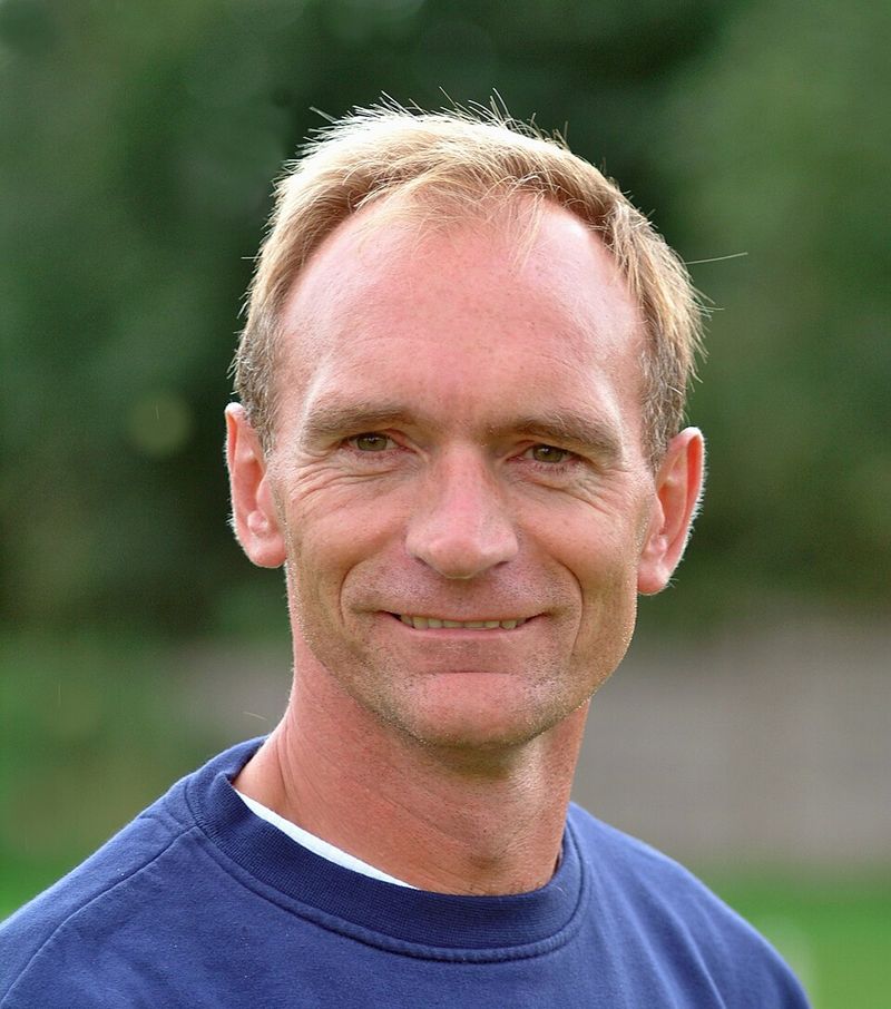 Jim Leighton (Scotland) - 39 years, 334 days (1998) Jim Leighton (Scotland) - 39 years, 334 days (1998)