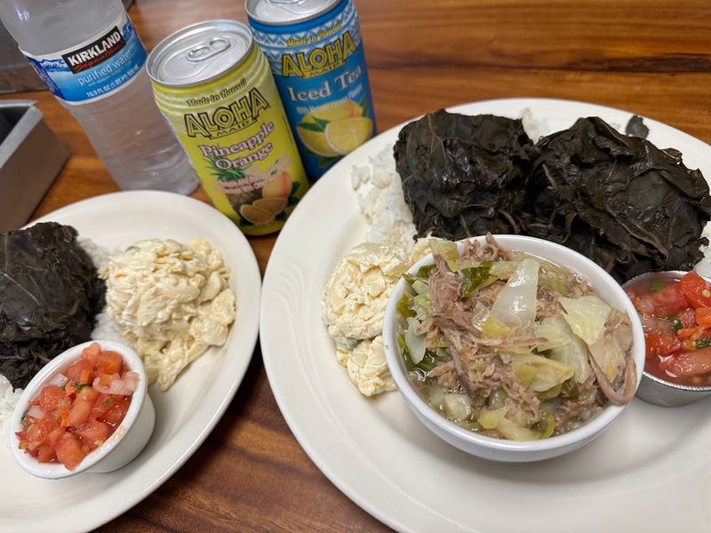 Kalua Pork with Cabbage and the Sauces That Go with It Kalua Pork with Cabbage and the Sauces That Go with It