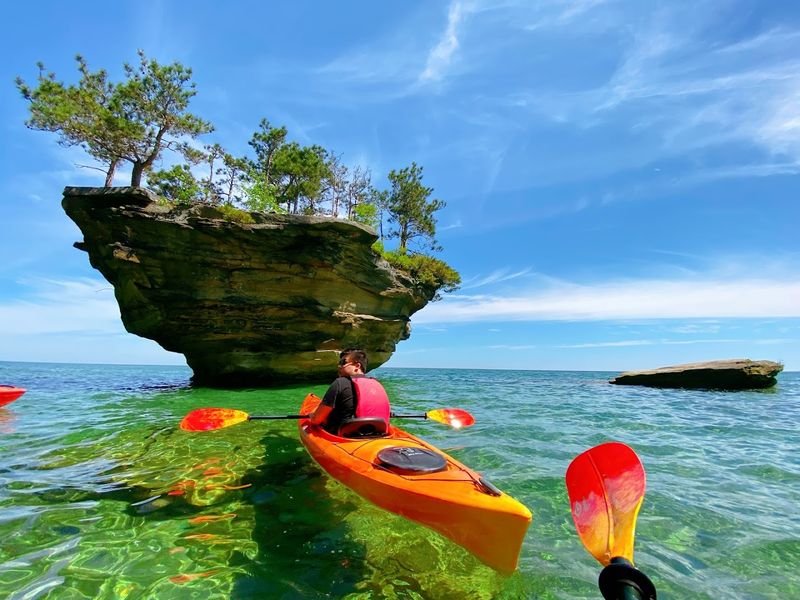 Kayaking to Turnip Rock Kayaking to Turnip Rock