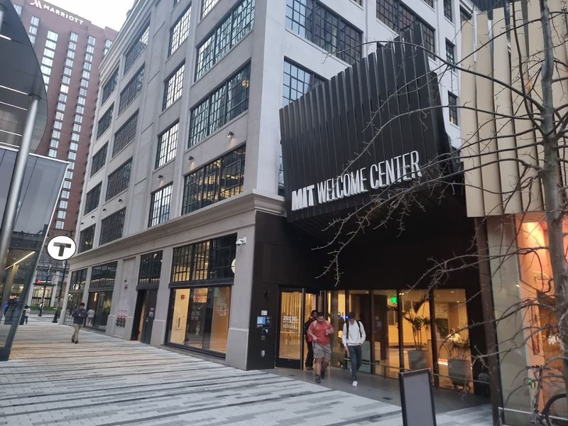 Kendall Square and the Innovation District: Cambridge's Unexpected Vibe Kendall Square and the Innovation District: Cambridge's Unexpected Vibe