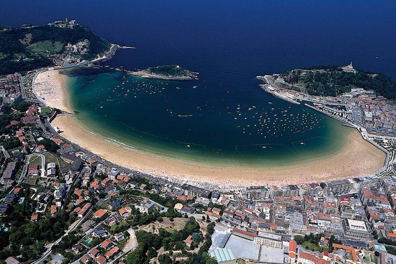 La Concha Beach, San Sebastián, Spain La Concha Beach, San Sebastián, Spain